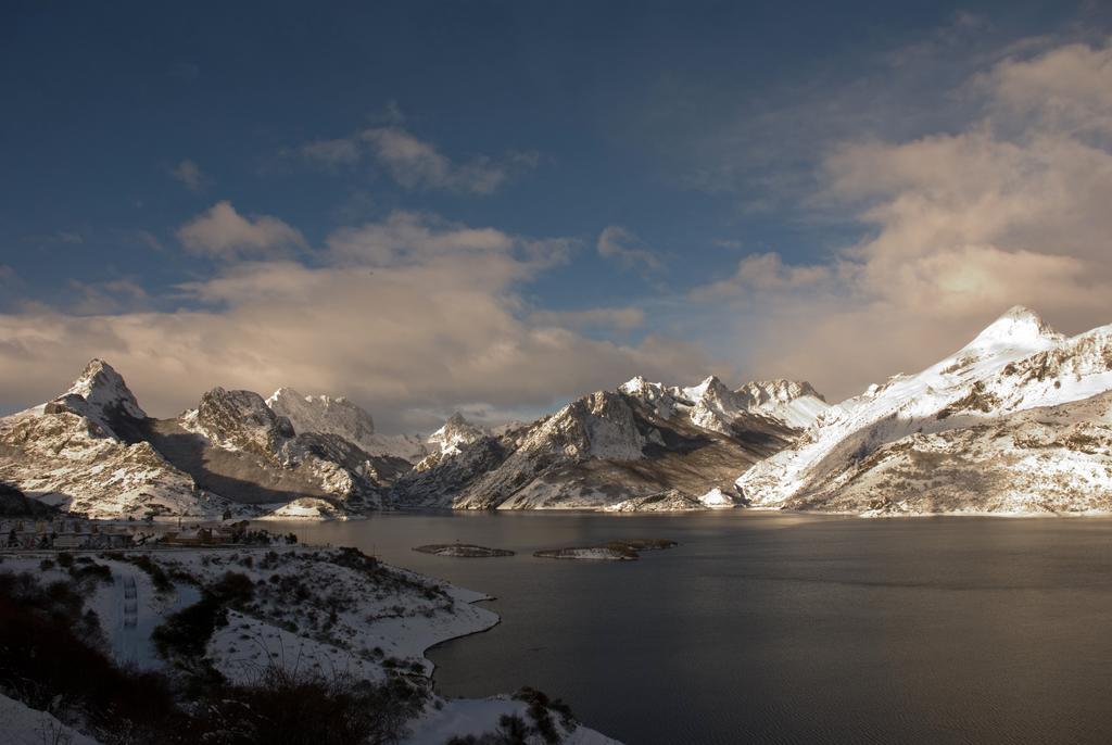 Hotel Presa Riaño Eksteriør billede